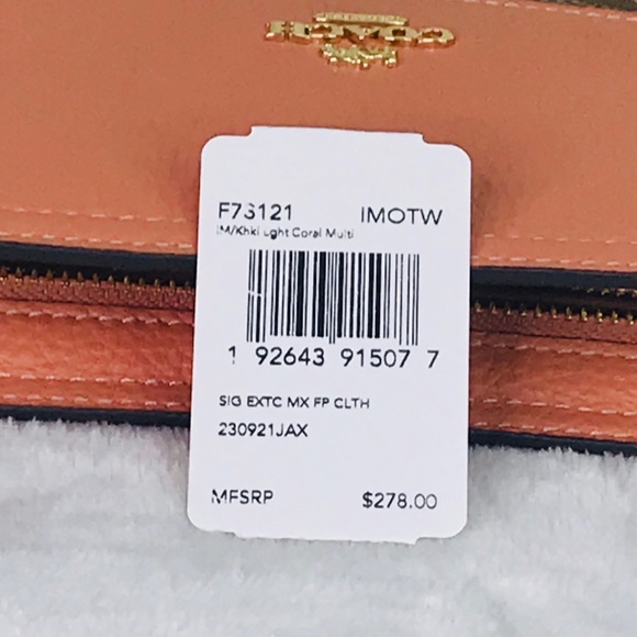 Coach Flap Signature Clutch wristlet wallet in subtle coral color leather! NWOT - Picture 2 of 13